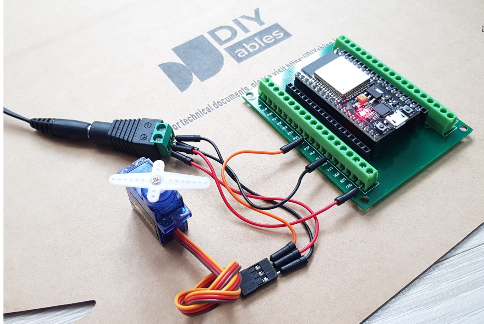 Schaltplan der Stromversorgung für den ESP32-Servomotor